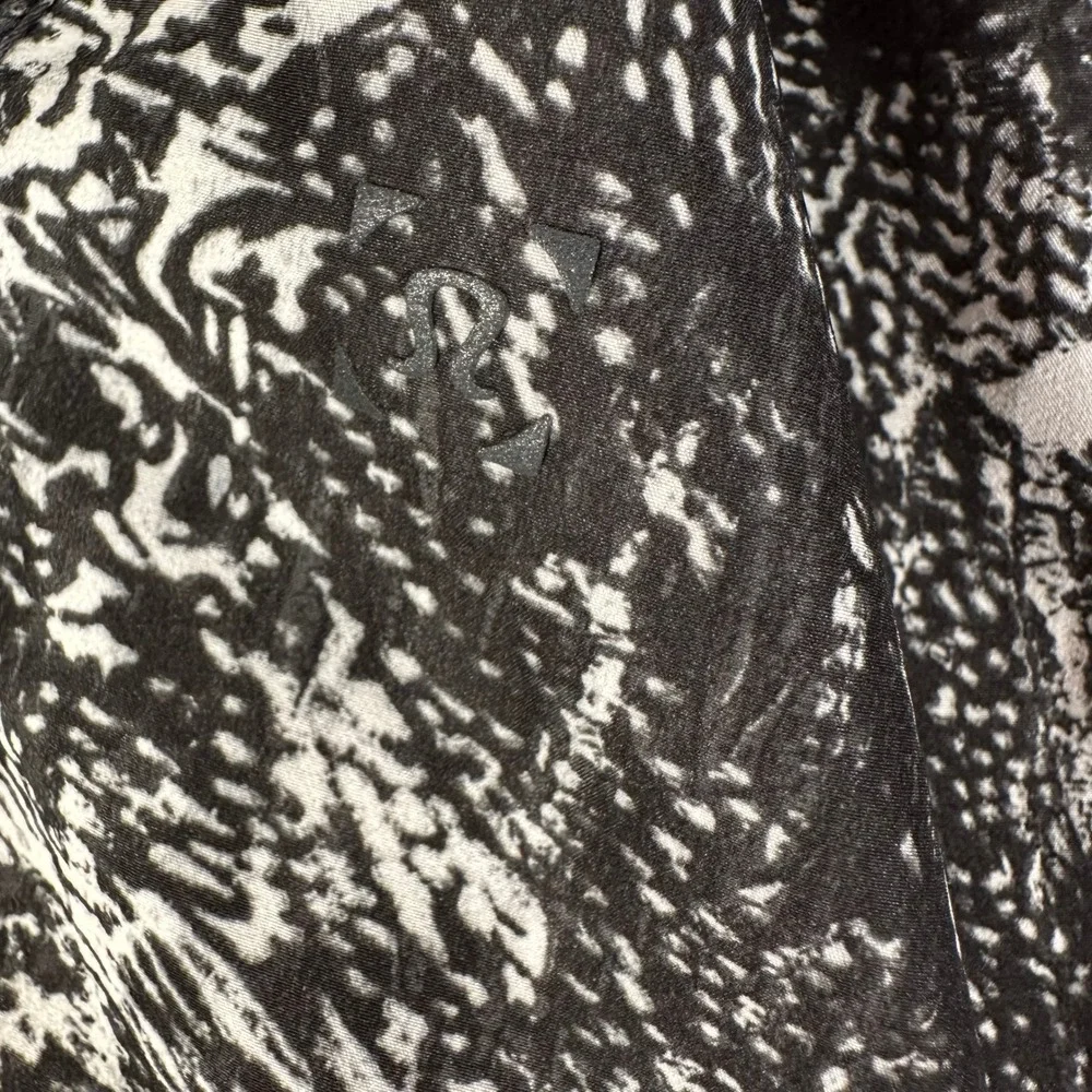 Lululemon Cross Channel Shorts 7 Mens XL Black White Floral Forest Print